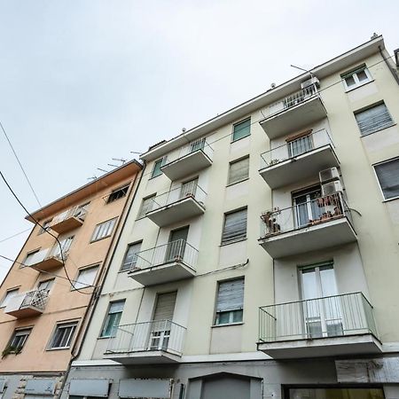 Yellowsunny Apartment With Two Balconies Пиза Екстериор снимка