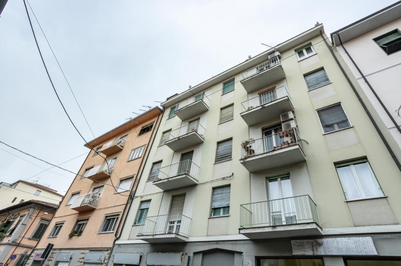 Yellowsunny Apartment With Two Balconies Пиза Екстериор снимка